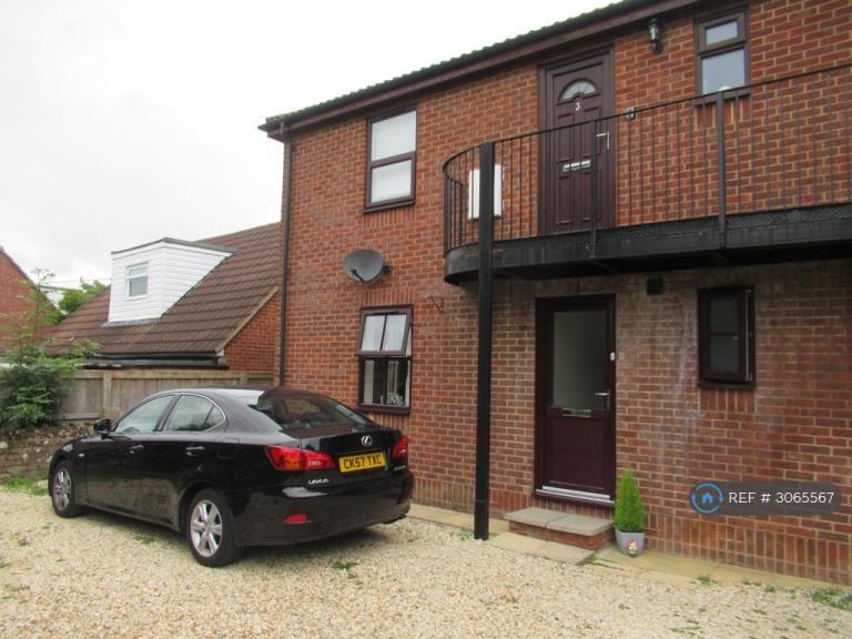 Flat Drynham Road in Trowbridge