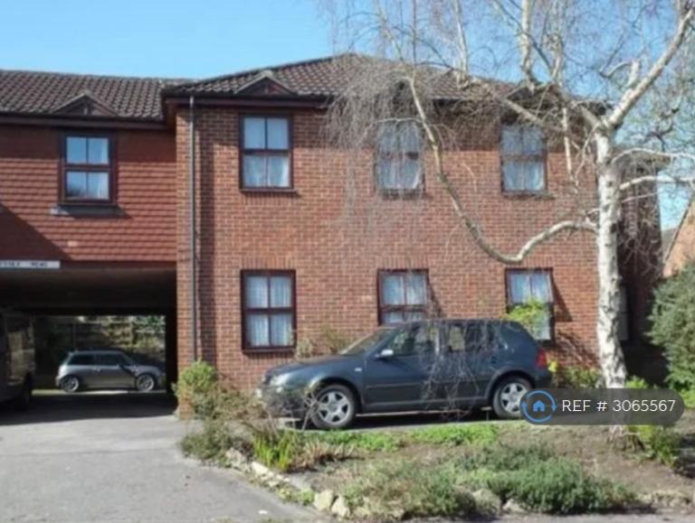 Flat Drynham Road in Trowbridge