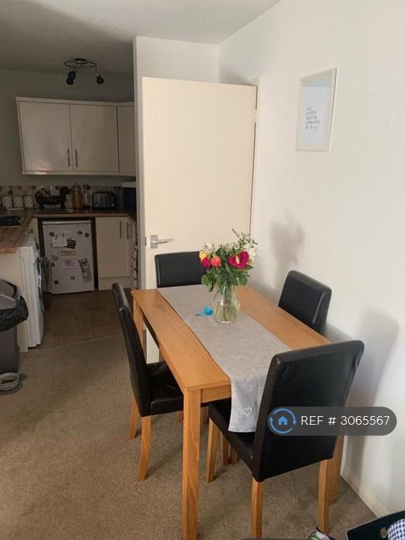 Flat Drynham Road in Trowbridge