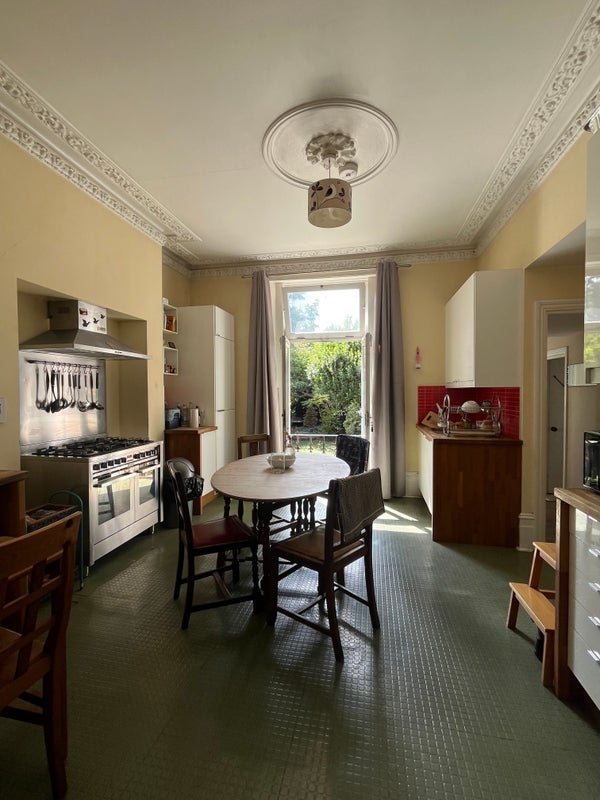 Room Amhurst Road in Greater London
