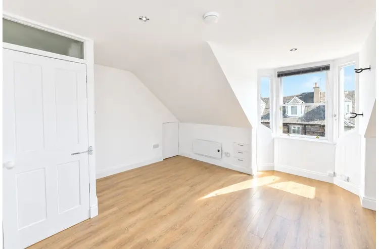 Flat Parkvale Place in City of Edinburgh