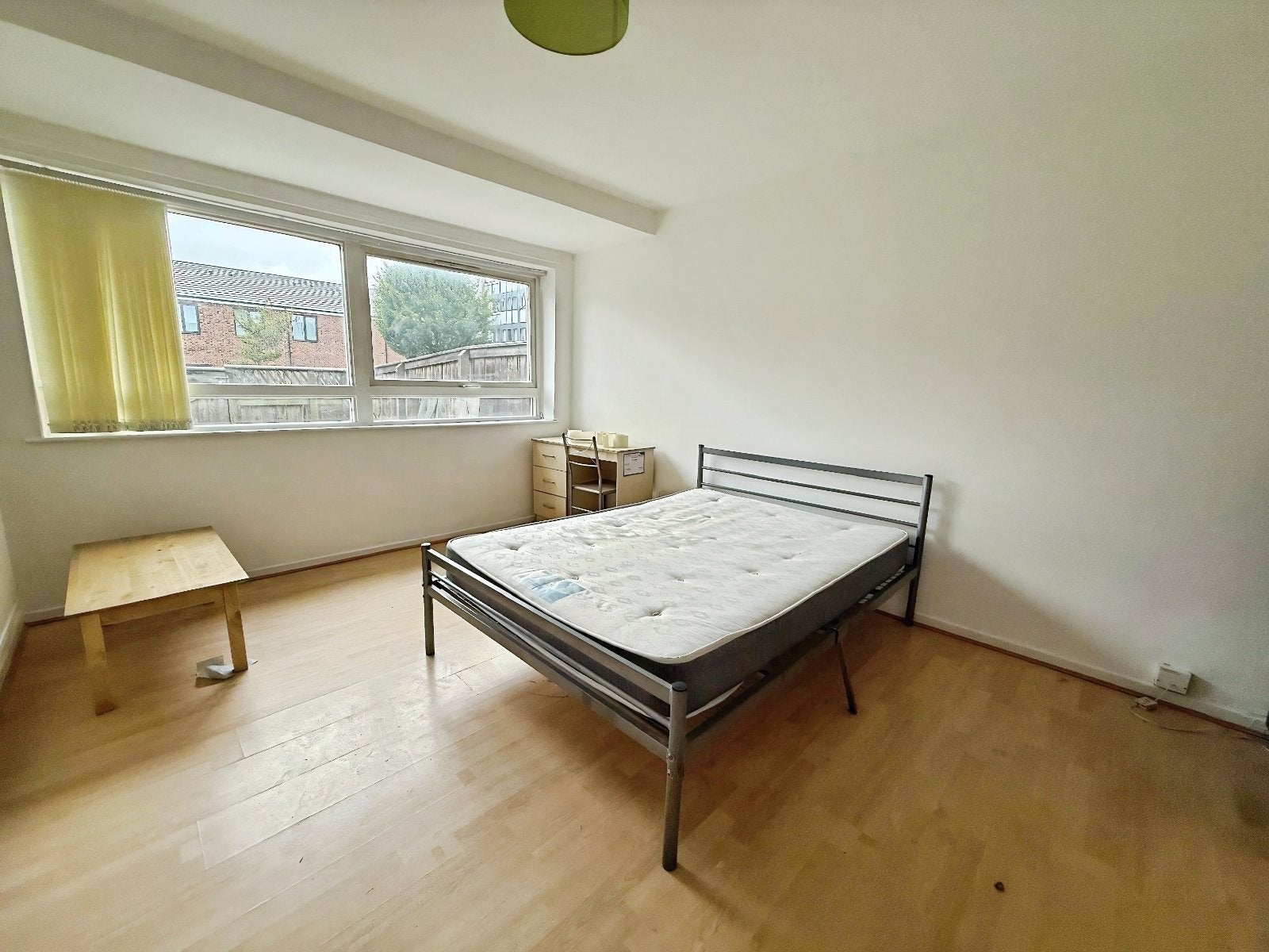 House Milnrow Close in Manchester