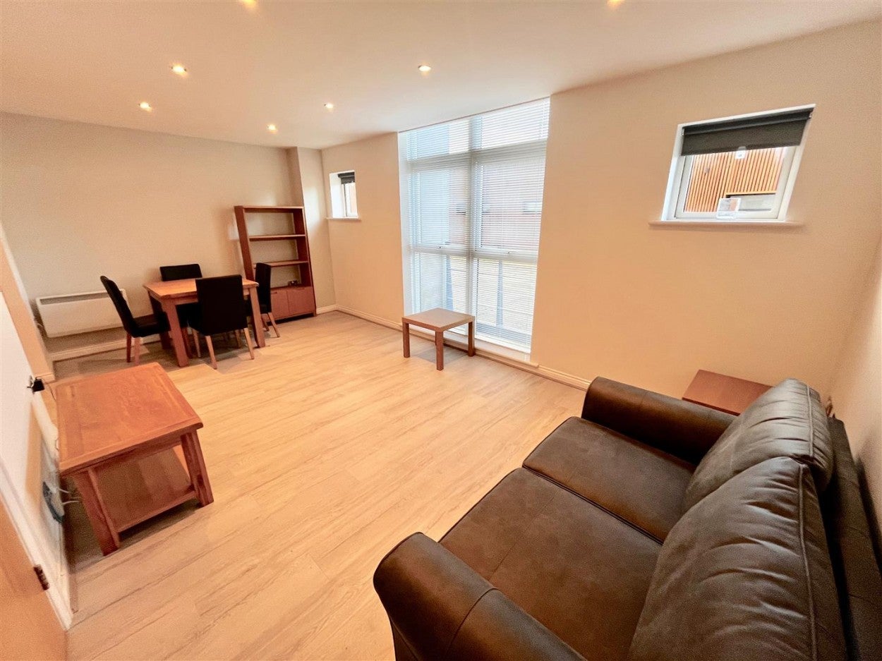 Flat Curzon Place in Gateshead