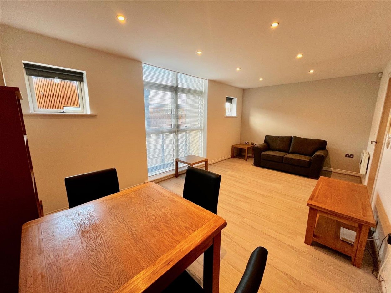 Flat Curzon Place in Gateshead