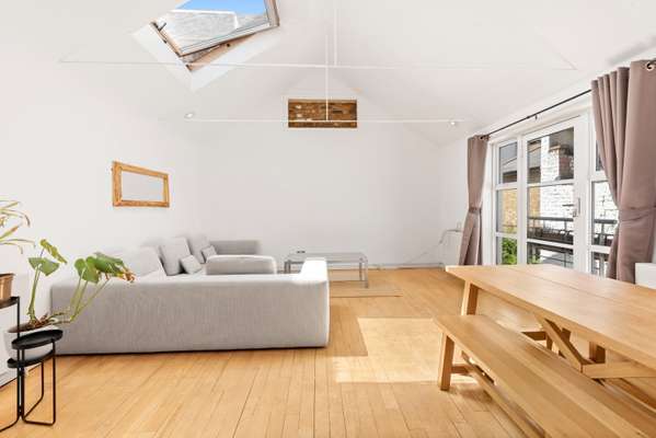 House Landor Road in Greater London
