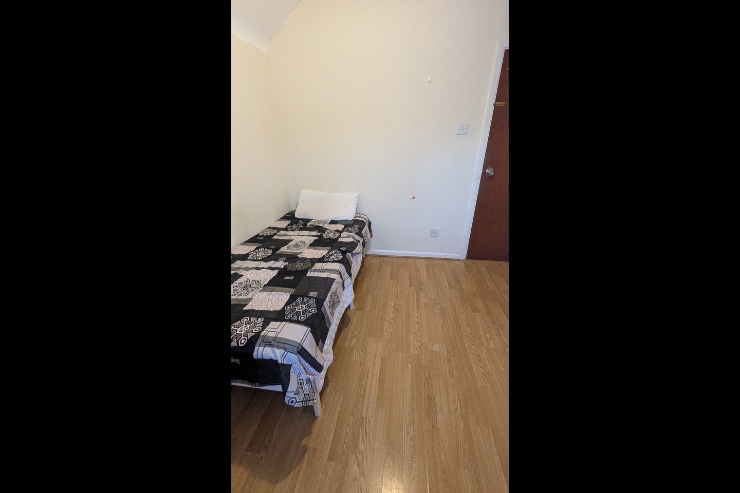 Room Kingston Avenue in Greater London