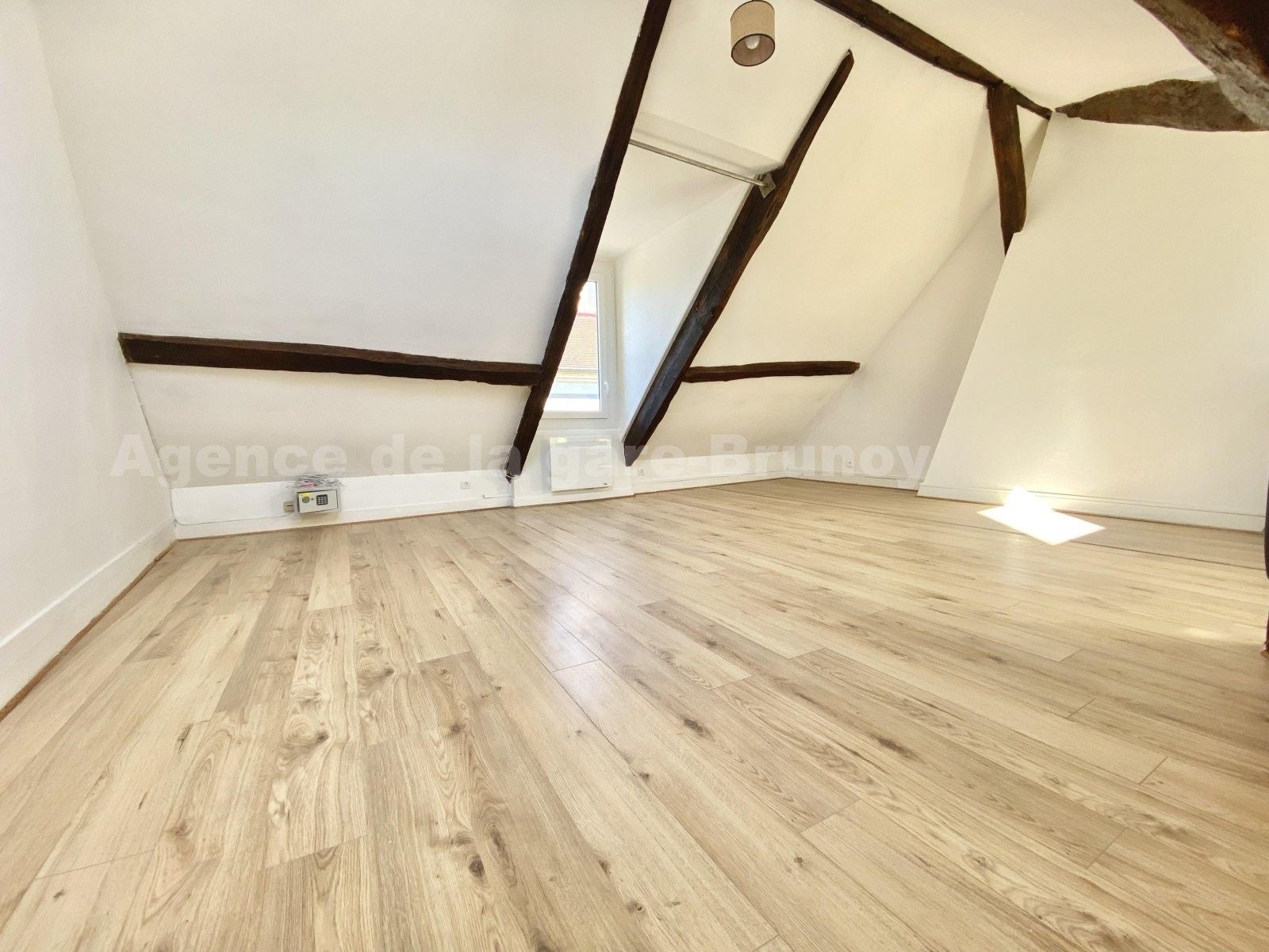 Flat Rue de la Gare in Brunoy