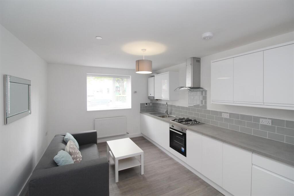 Flat Parkfield Place in Cardiff