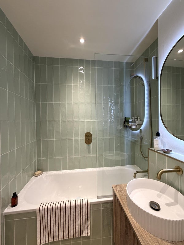 Room Lower Clapton Road in Greater London