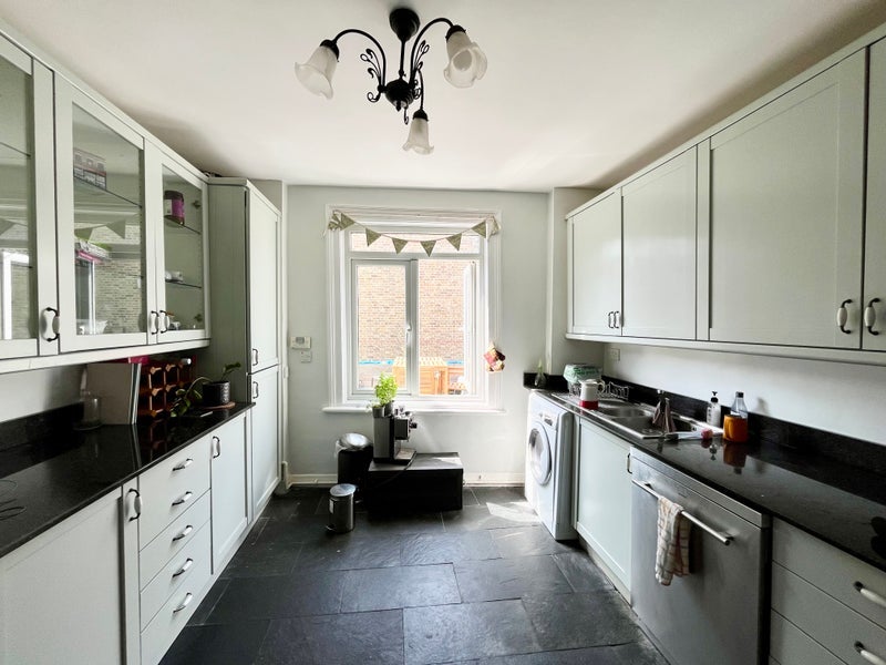 Room Voltaire Road in Greater London