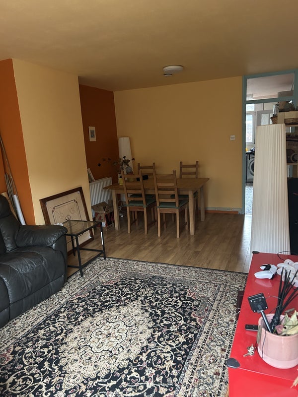 Room Manchester Road in Greater London