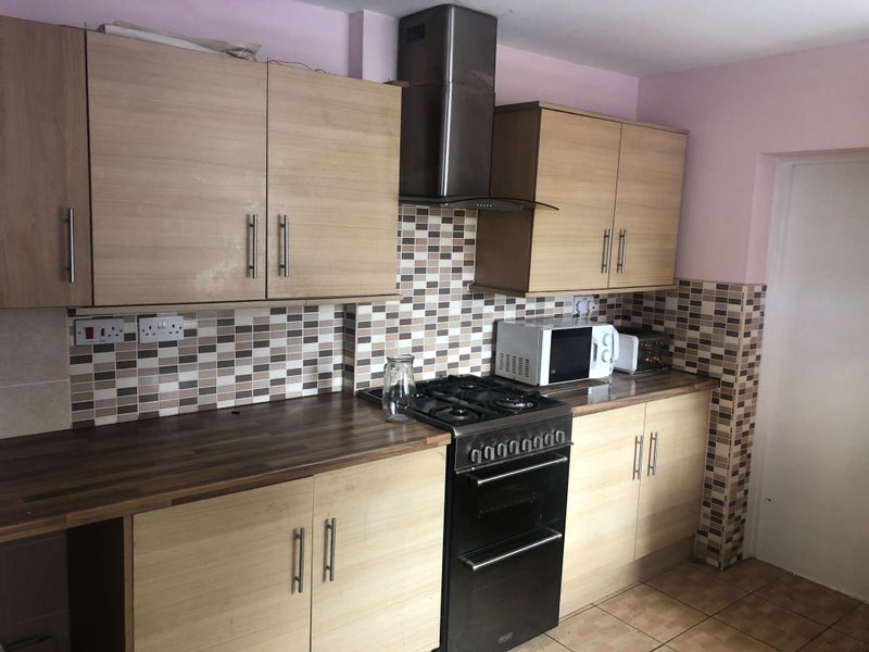 Room Glentworth Road in Nottingham