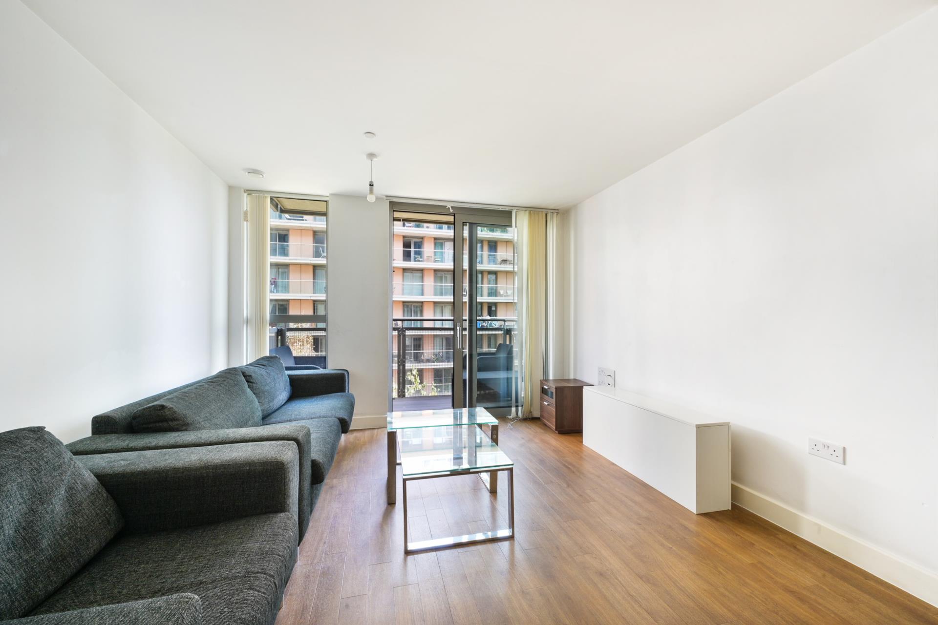 Flat Cornmill Lane in Greater London