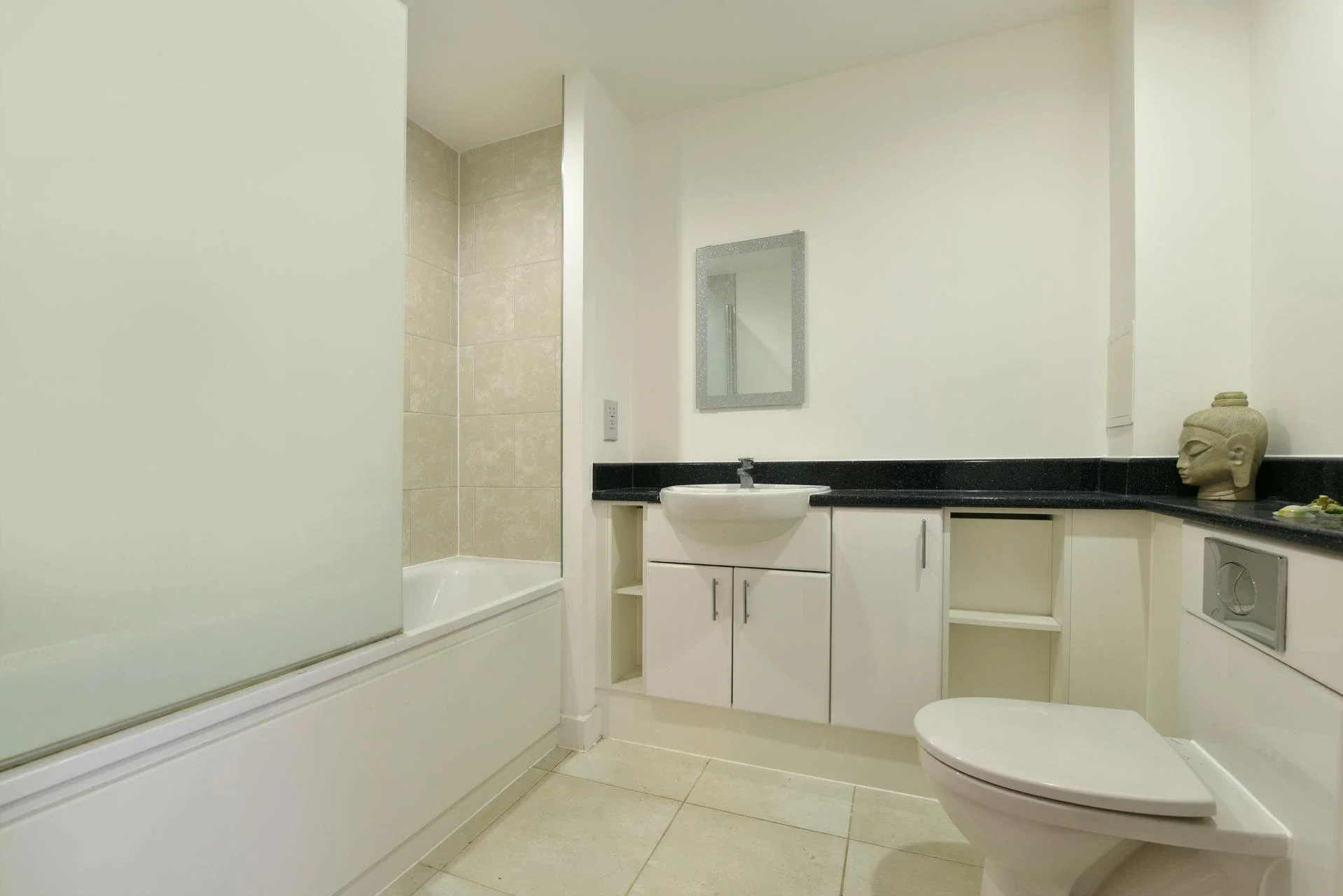 Flat Cornmill Lane in Greater London