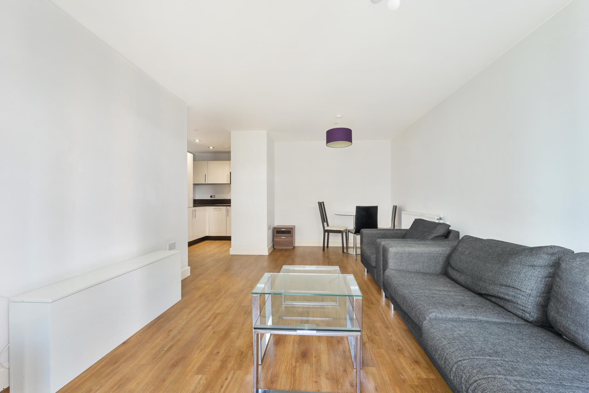 Flat Cornmill Lane in Greater London