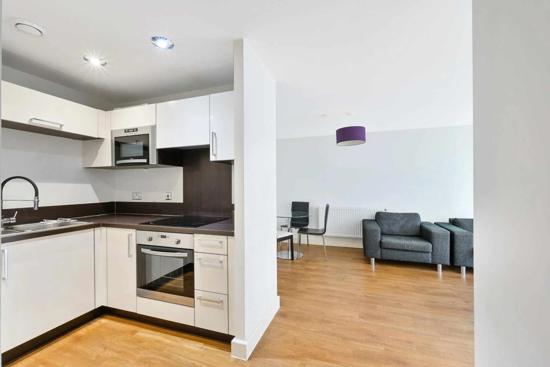 Flat Cornmill Lane in Greater London