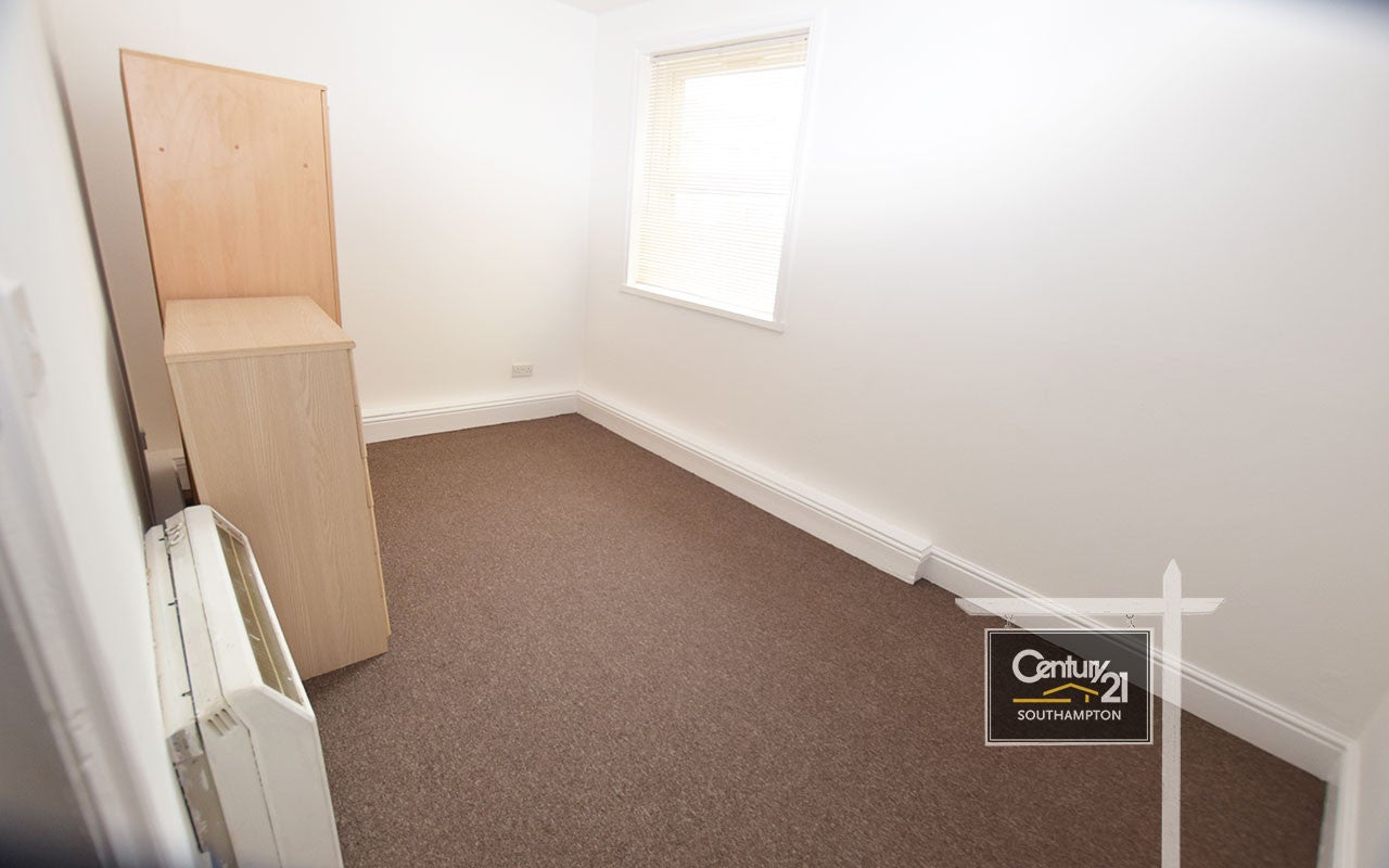 Flat Terminus Terrace in Southampton
