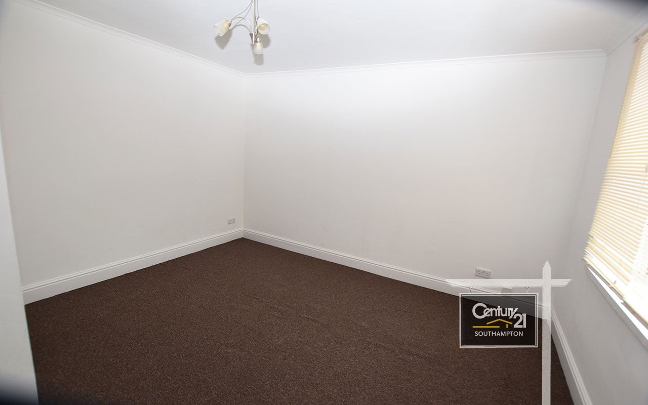 Flat Terminus Terrace in Southampton