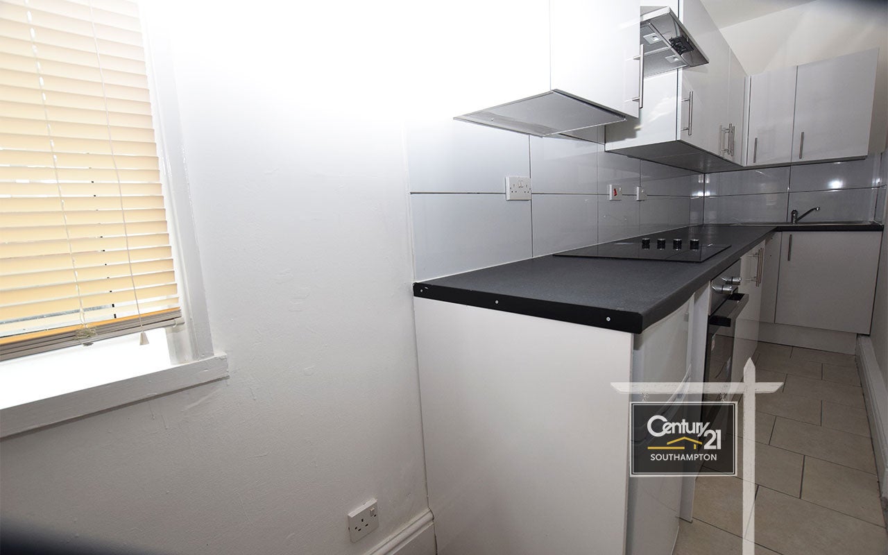 Flat Terminus Terrace in Southampton
