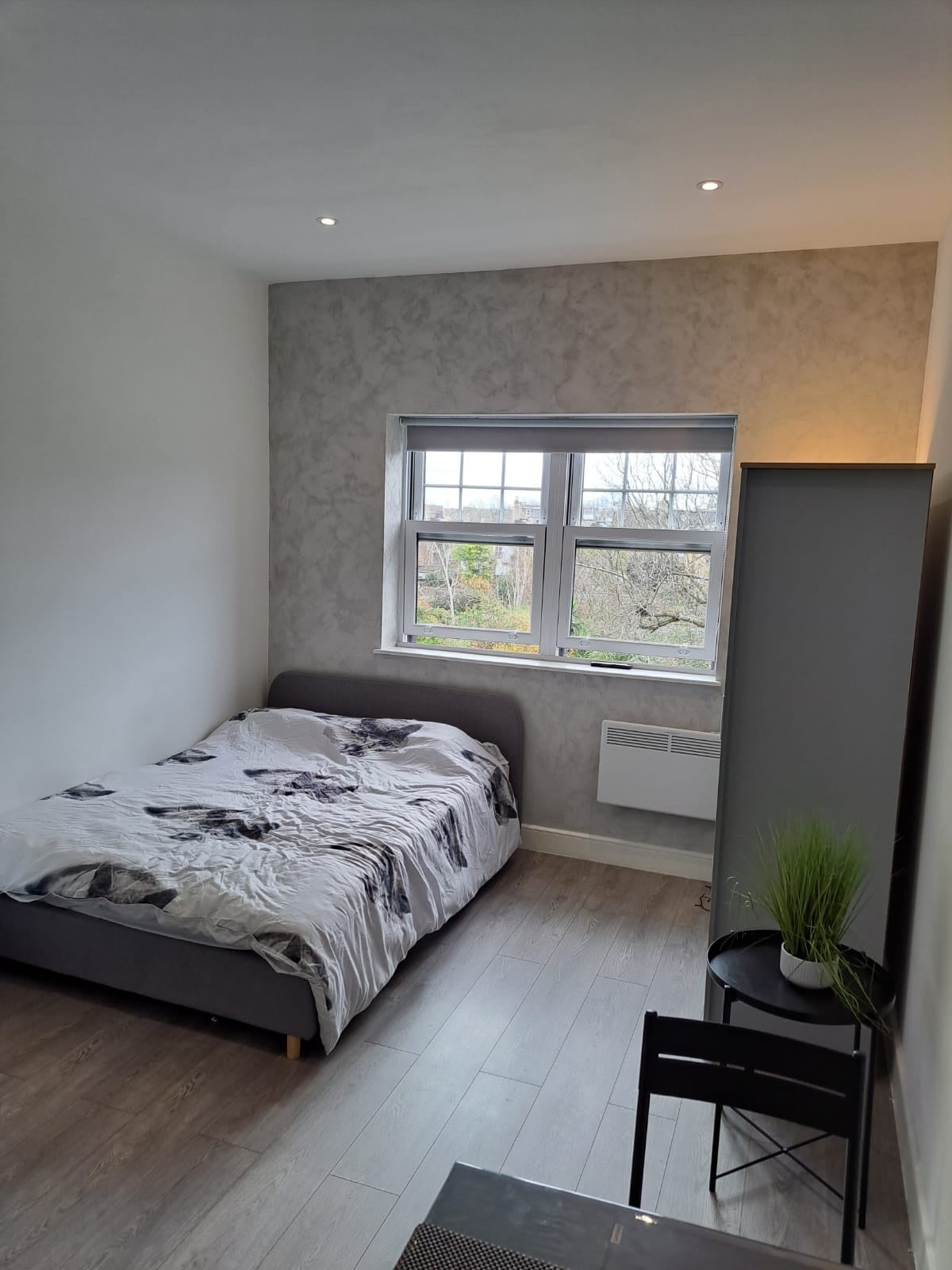 Flat Brooke Road in Greater London