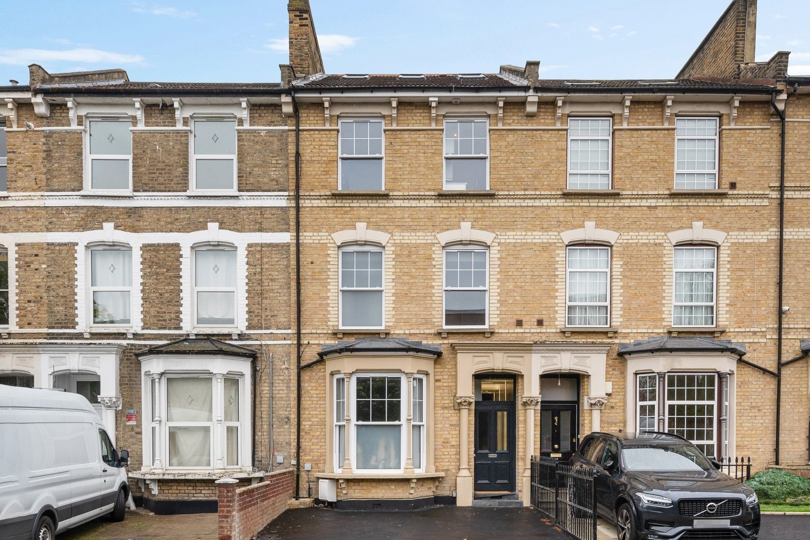 Flat Brooke Road in Greater London
