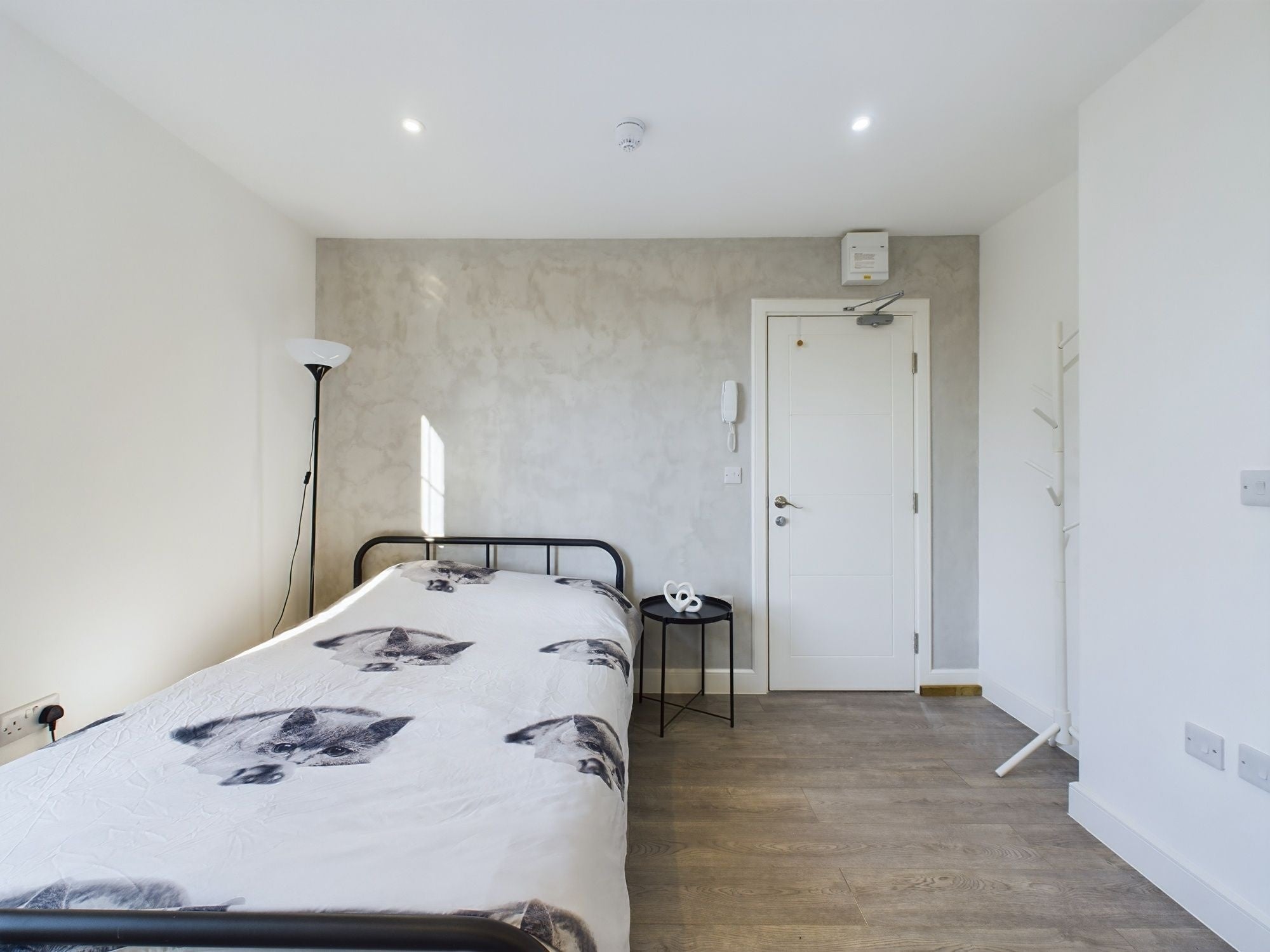 Room Brooke Road in Greater London