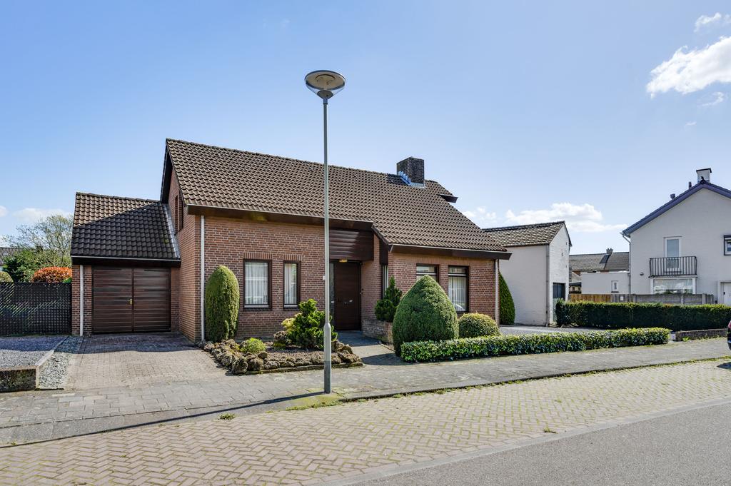 Huis Dorpstraat 11 in Buchten