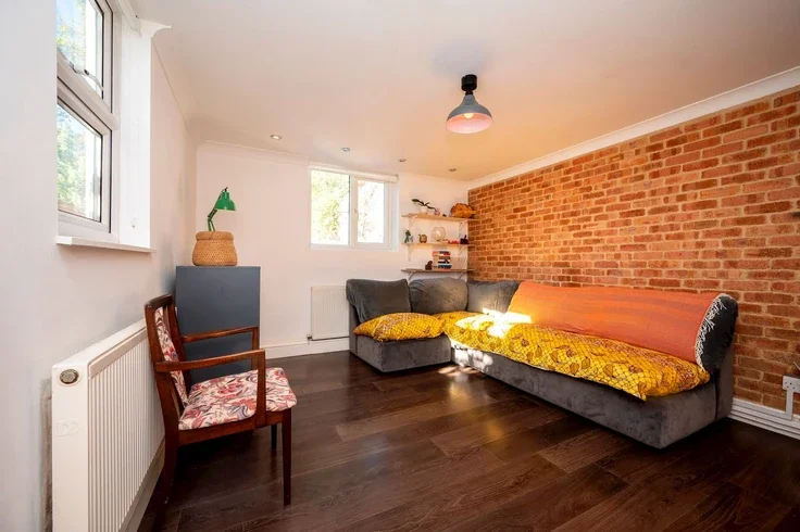 Flat Faversham Road in Greater London