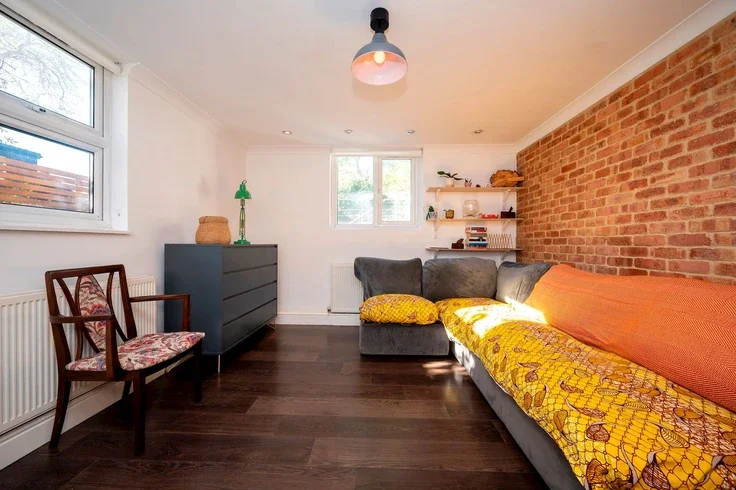 Flat Faversham Road in Greater London
