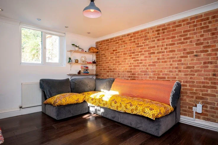 Flat Faversham Road in Greater London