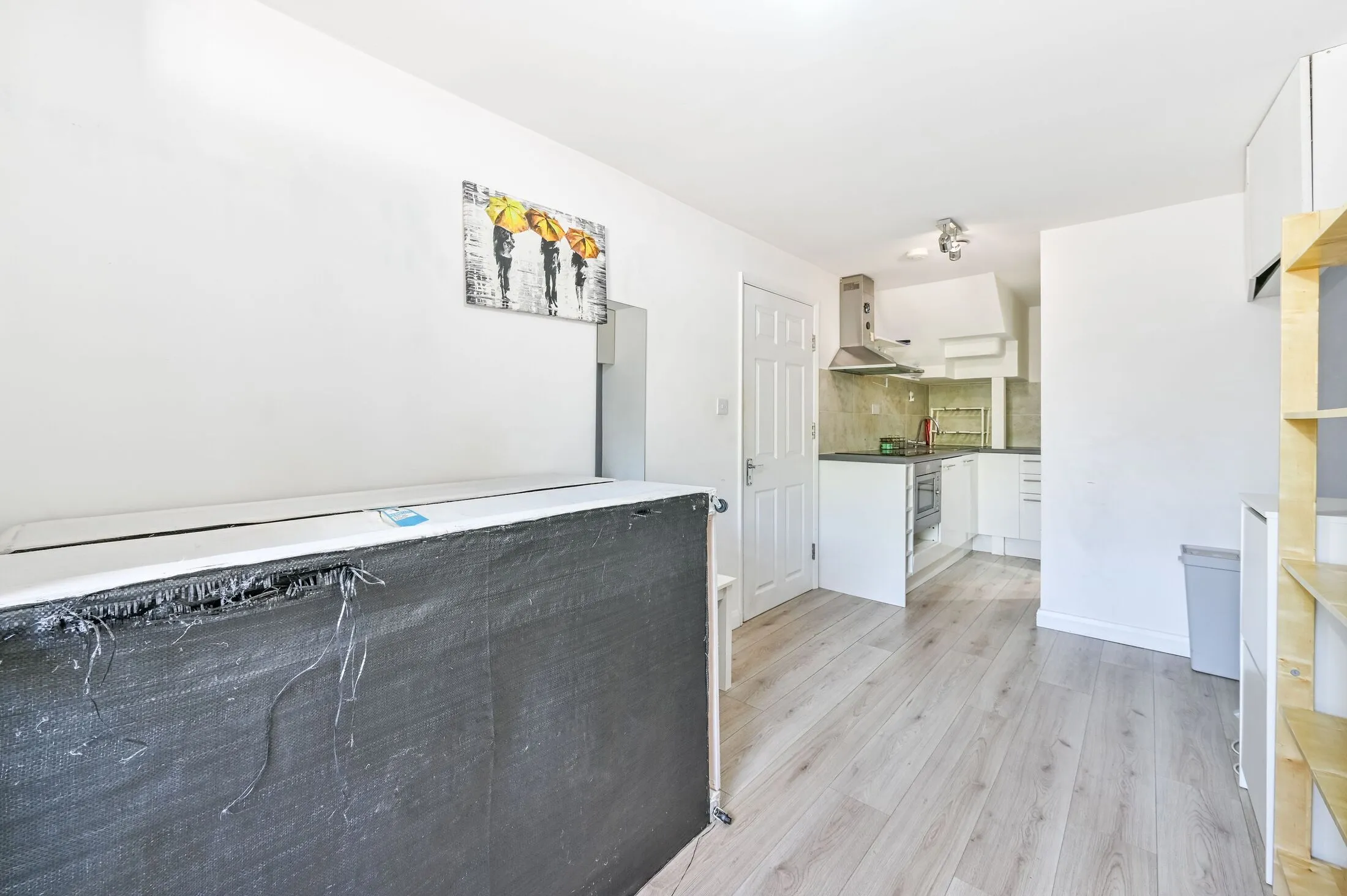 Flat Malmesbury Road in Greater London