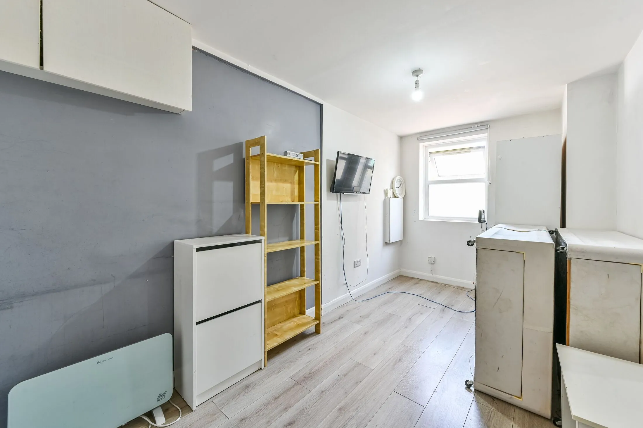 Flat Malmesbury Road in Greater London