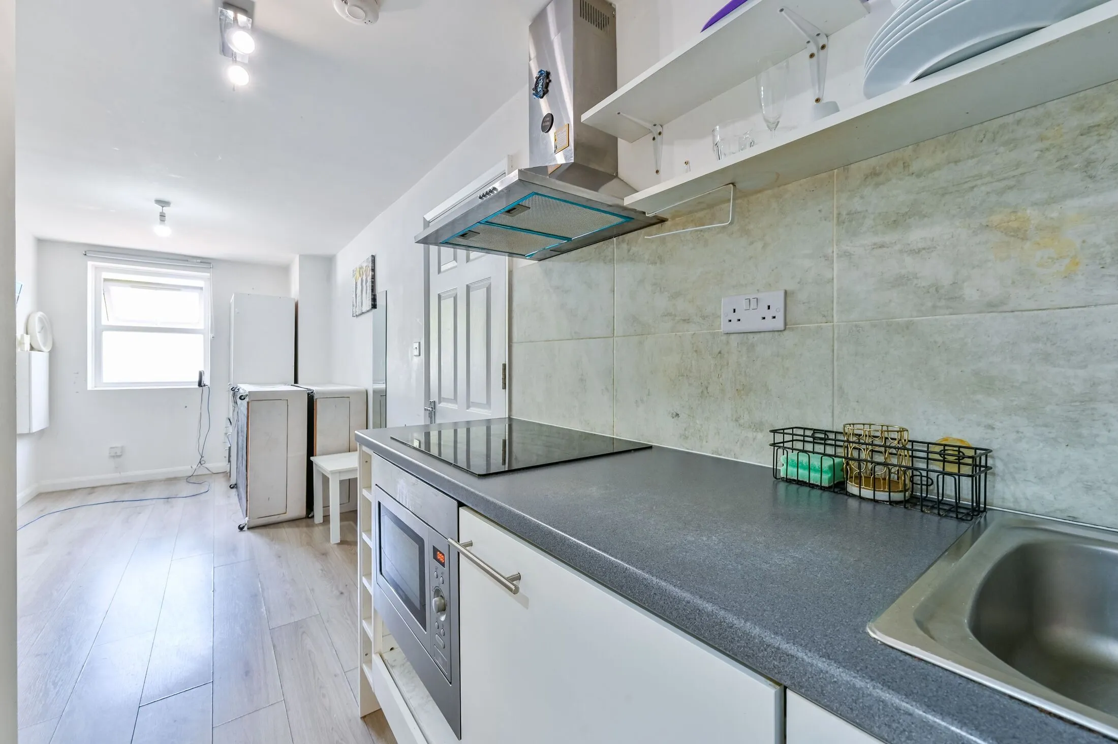 Flat Malmesbury Road in Greater London