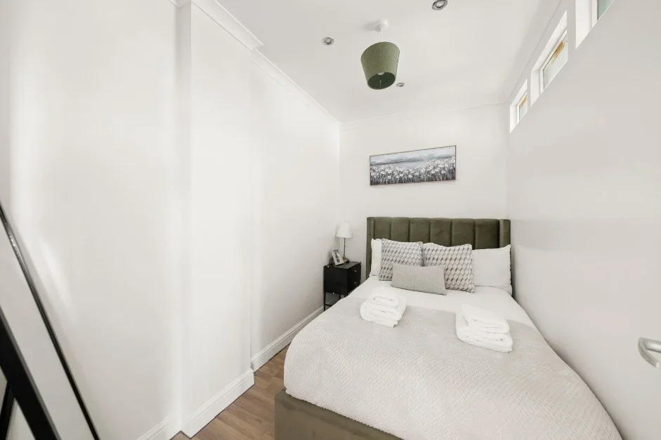 Flat Queensway in City of Westminster