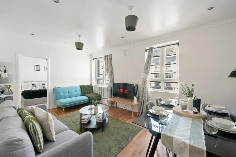 Flat Queensway in City of Westminster