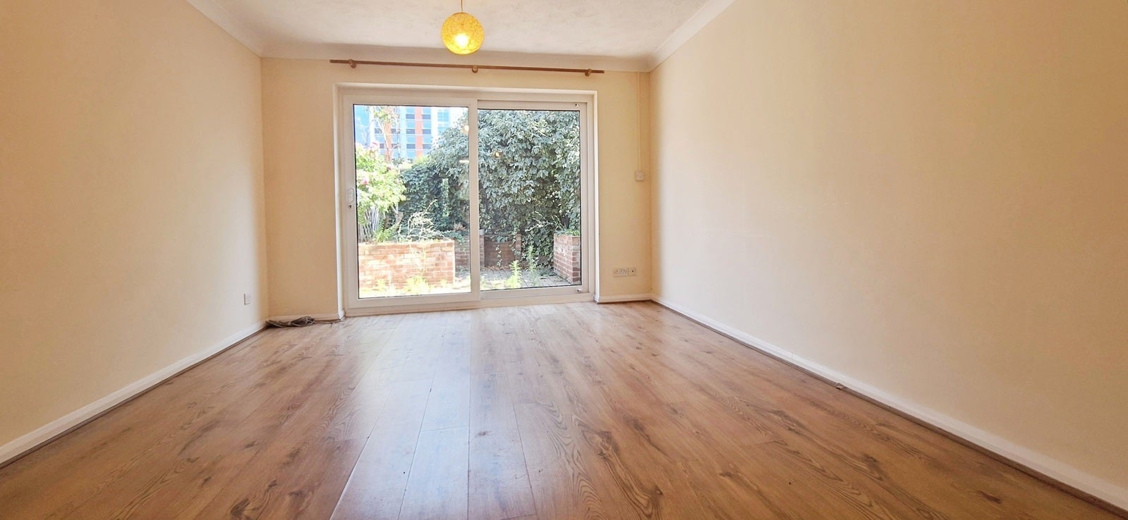 House Reynard Way in Greater London