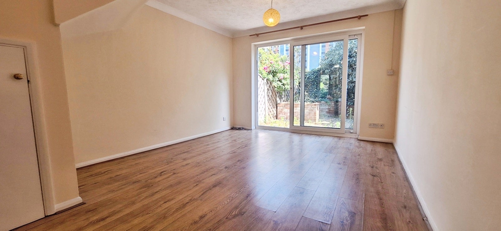 House Reynard Way in Greater London