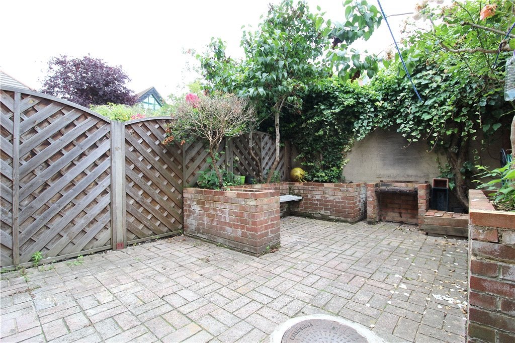 House Reynard Way in Greater London