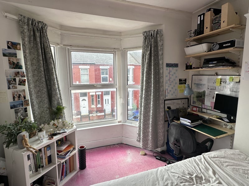 Room Fareham Road in Liverpool