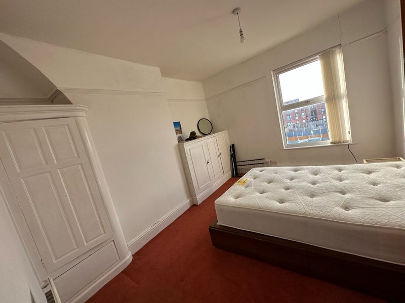 Room Fareham Road in Liverpool