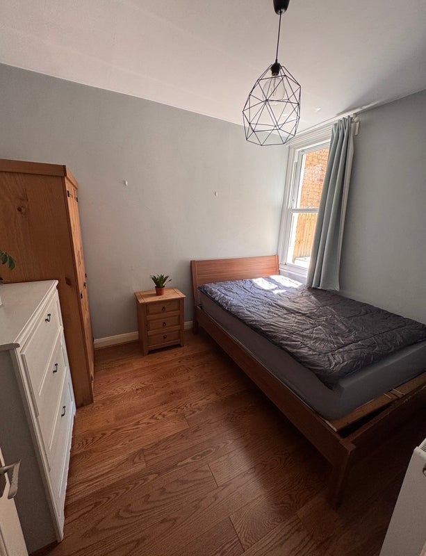 Room Margate Road in Greater London