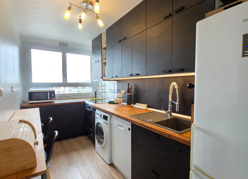 Flat Cours Saint-Vincent in Issy-les-Moulineaux