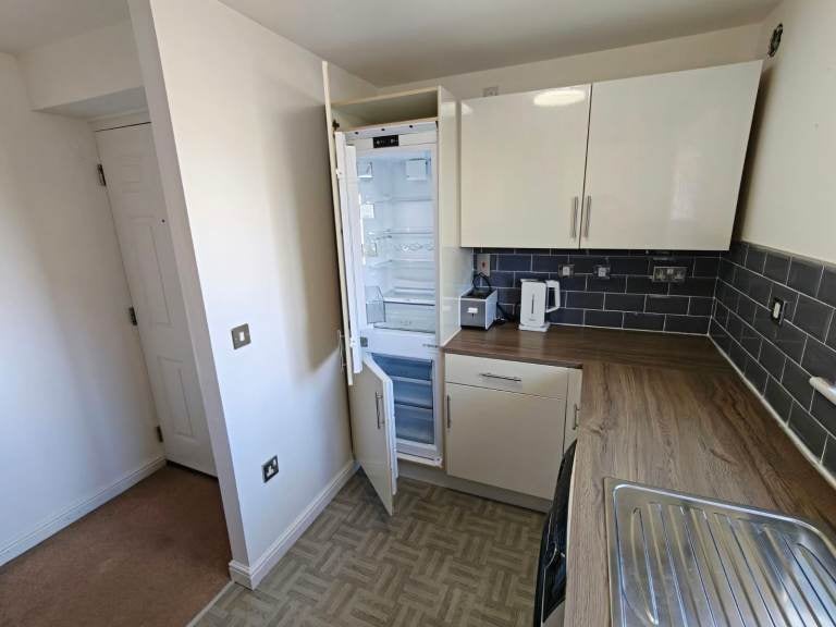 Flat Orwell Close in Bedford
