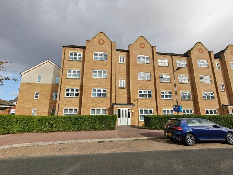 Flat Orwell Close in Bedford