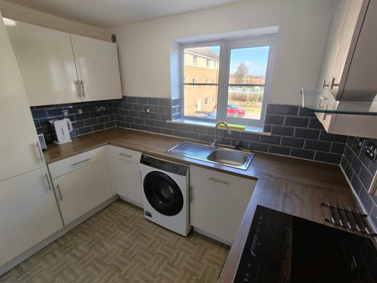 Flat Orwell Close in Bedford