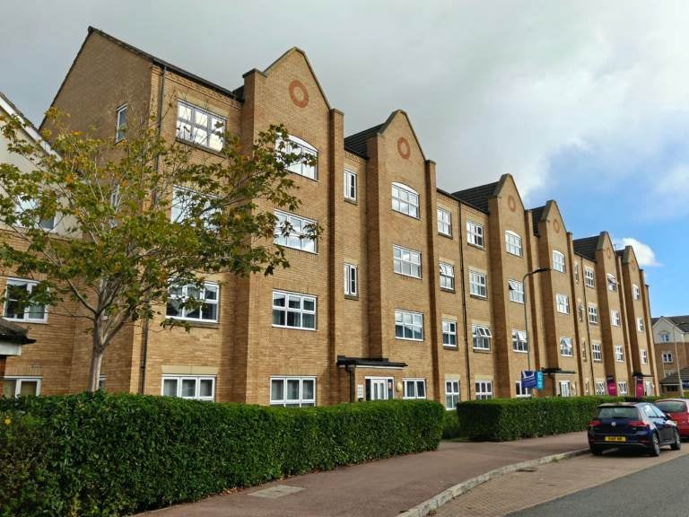 Flat Orwell Close in Bedford