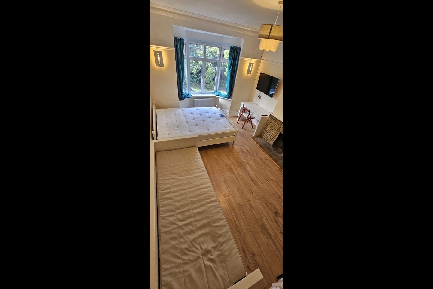 Room Reddown Road in Greater London