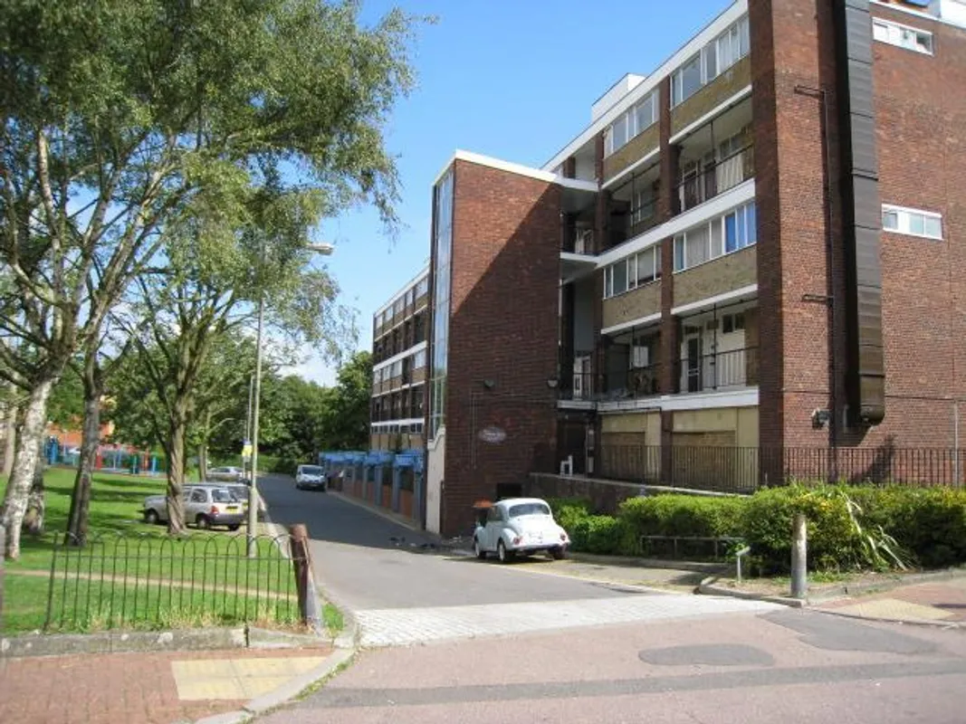 House Tildesley Road in Greater London