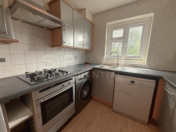 Flat Westmere Drive in Greater London