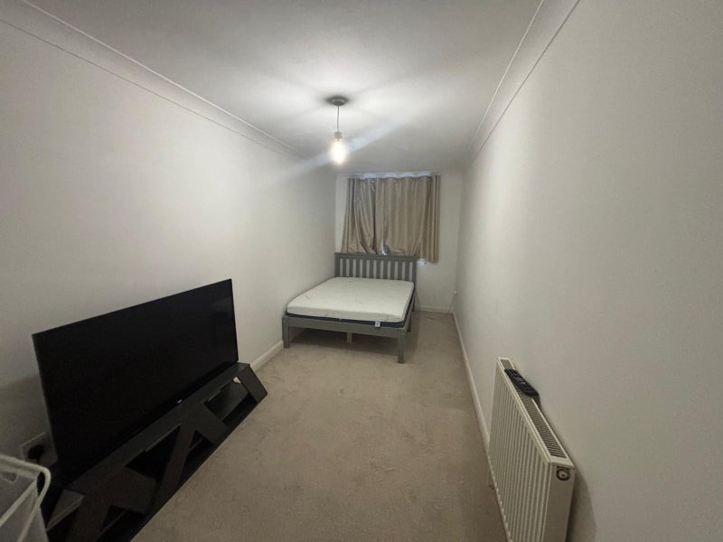 Room Albemarle Road in Greater London